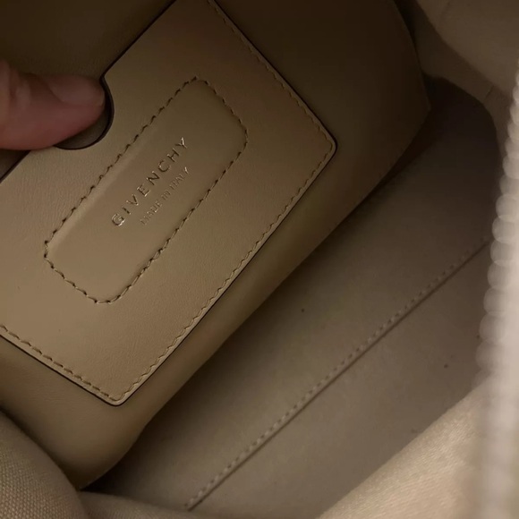 Authentic Givenchy Soft Leather Antigona Bag - Picture 6 of 6